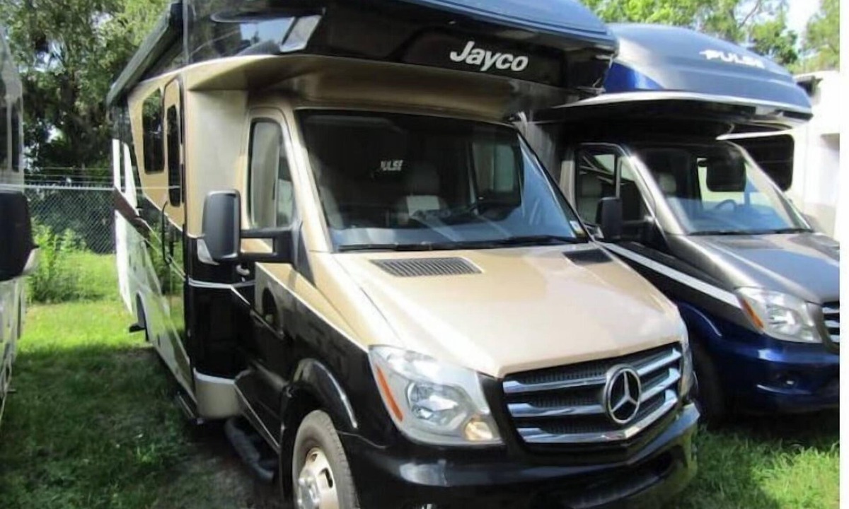 Gainesville House | Glamping with Elegant RV Rentals!