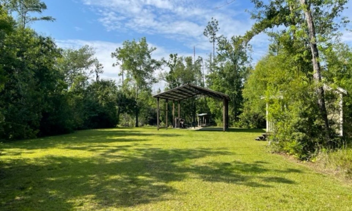 Clarksville RV Rental | Golden Retreat at Bear Creek