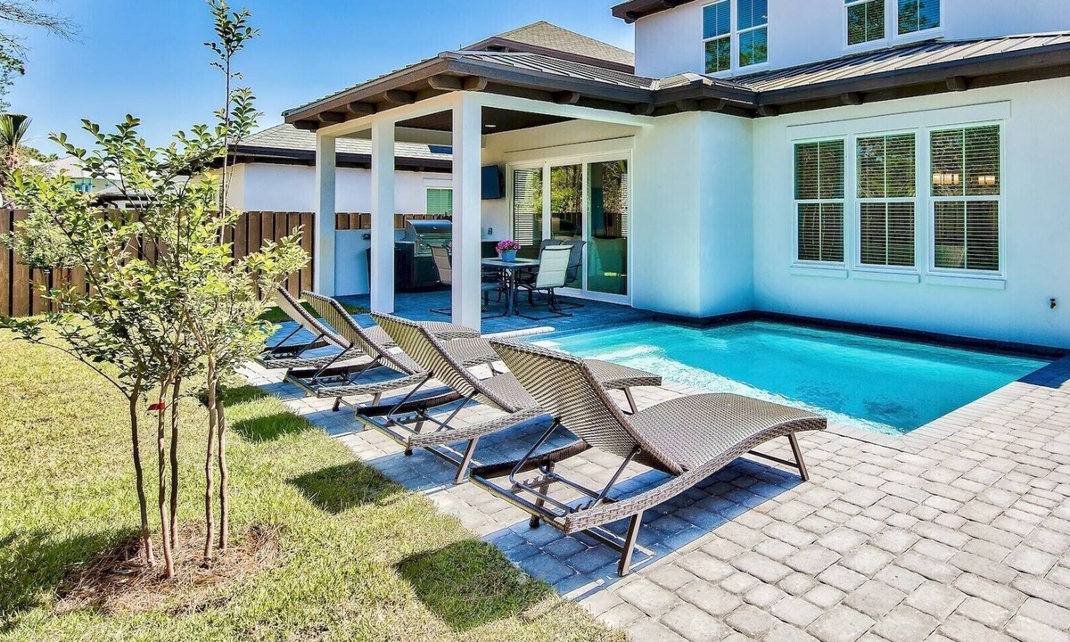 Santa Rosa Beach House | GOLF CART! Walk to Beach - Private Pool with Grill! 4 Bikes!