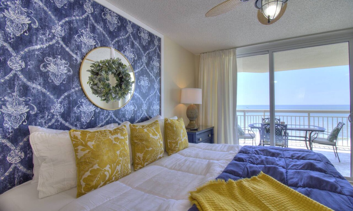Crescent Beach Condo | Gorgeous 4 Bedroom 3 Bath Corner Oceanfront Condo - Crescent Shores North Myrtle Beach