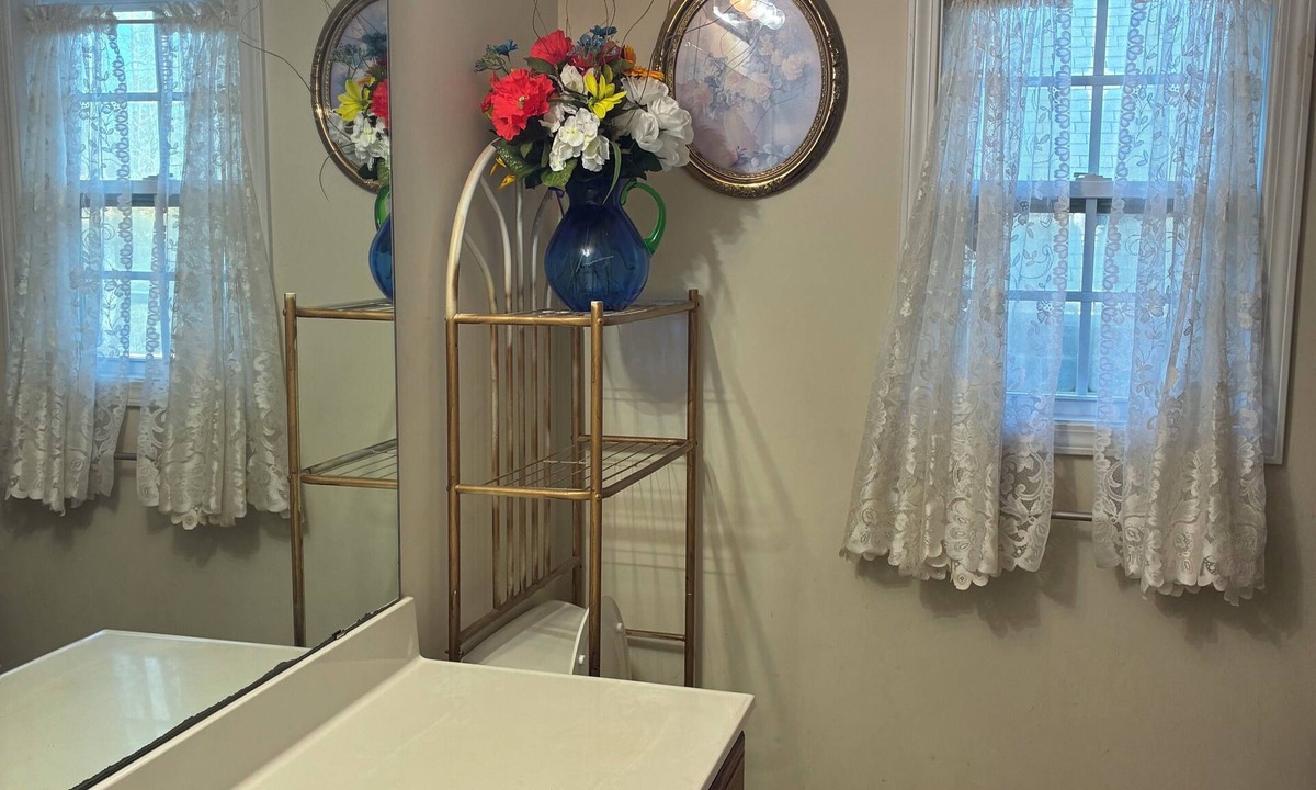 Stockbridge House | Gorgeous 4-bedroom house with AC in charming Stockbridge
