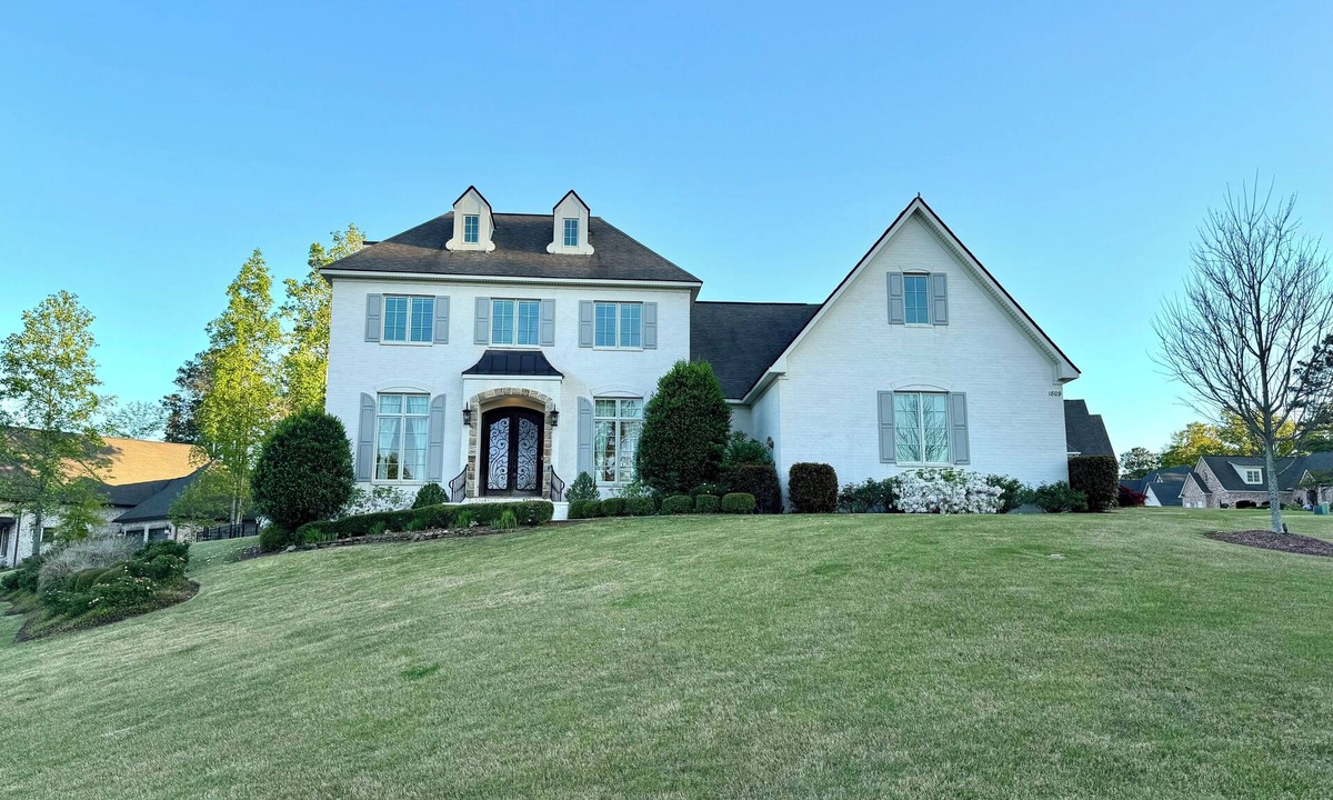 Auburn House | Gorgeous 5-bedroom Auburn University Club Gameday House with Pool!