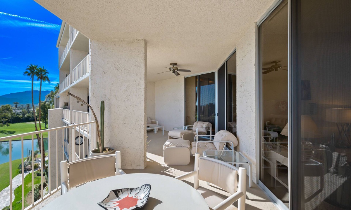 St. Elmo Improvement League Condo | Gorgeous all-original mid-century private golf course