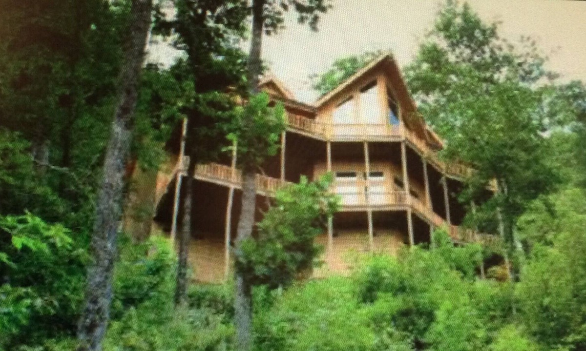 Sky Valley Ski Chalet | GORGEOUS HOME with FABULOUS MOUNTAIN VIEWS !!!!!