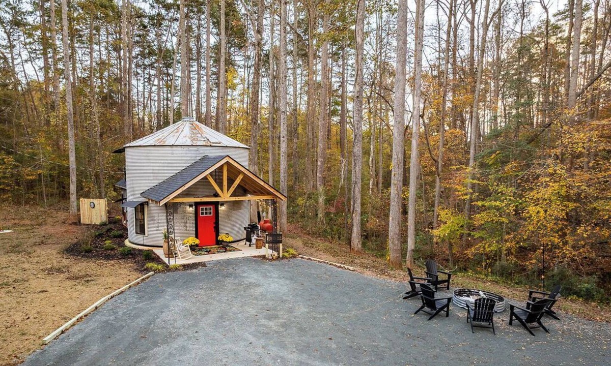 Martin Cabin | Grain Bin Escape on Lake Hartwell with cozy mountain vibes
