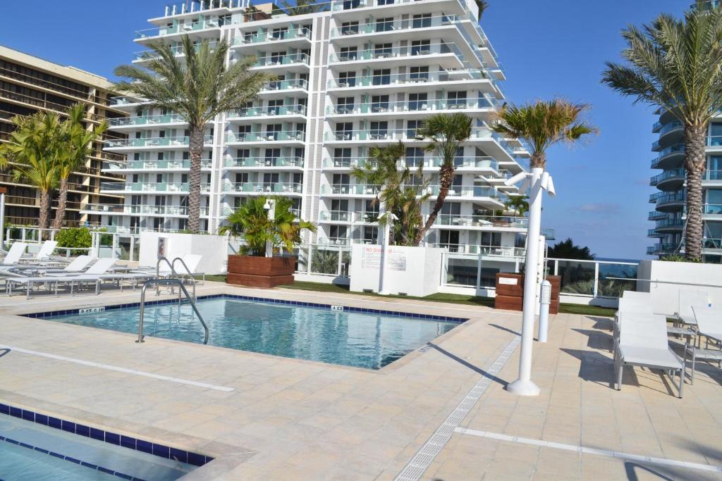 Surfside Hotel | Grand Beach Hotel Surfside West