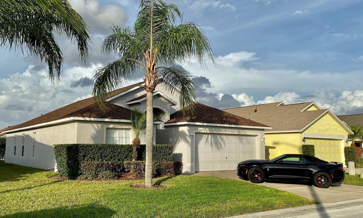 Westbury House | Grand Luxury 4BR Pool Home near Disney Parks