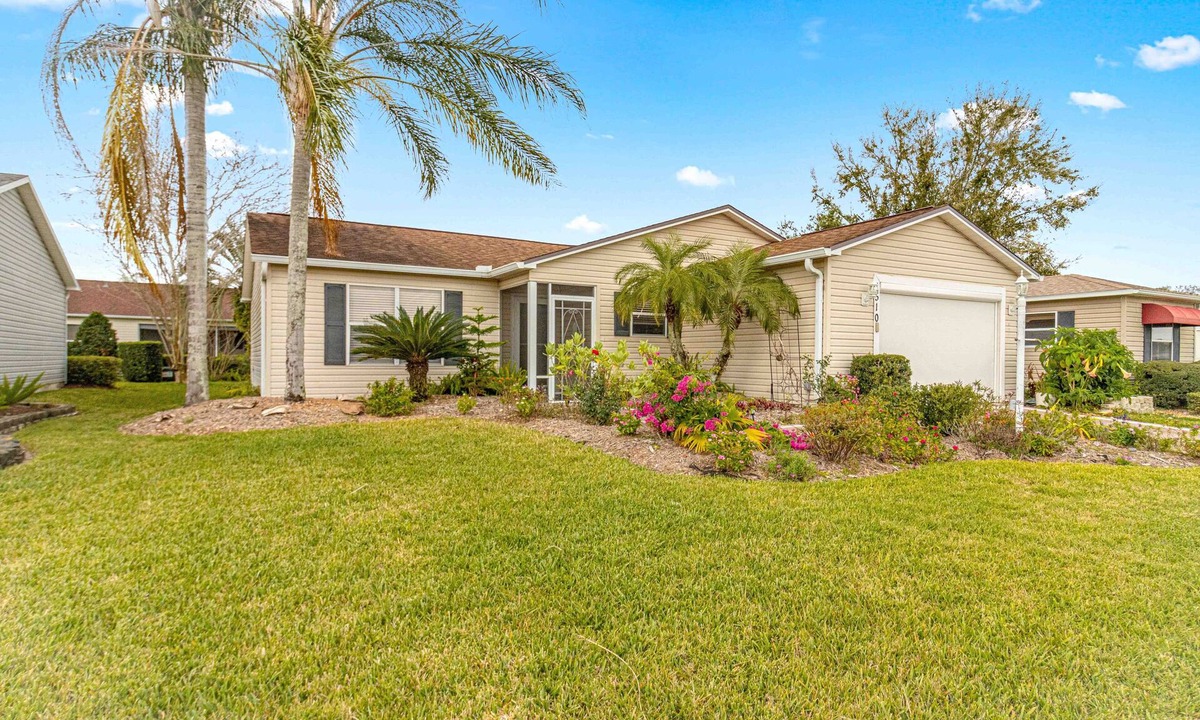 Alhambra Cottage | Great location between Sumter Landing/Spanish Springs. Golf cart included