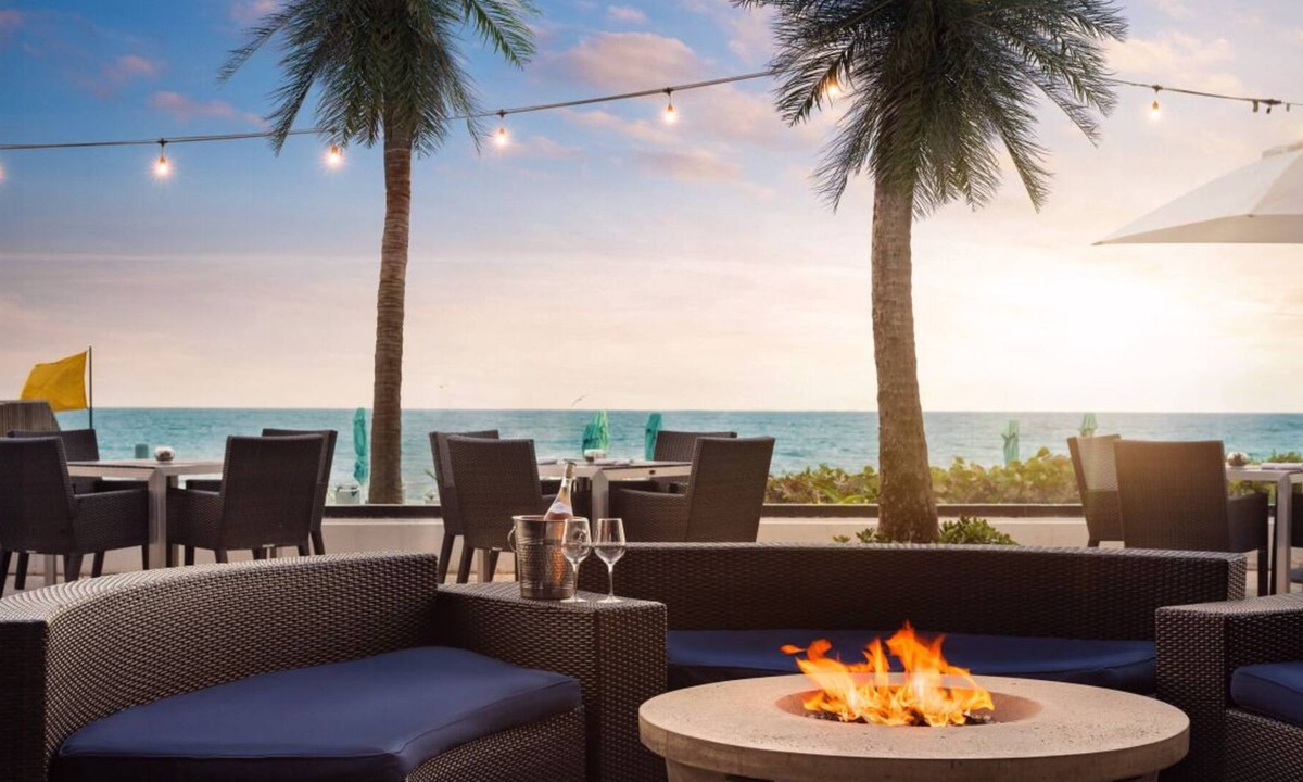 Palm Beach House | Great Relaxing Overnight Stay! 2 Relaxing Units, Free Parking + Beach Access