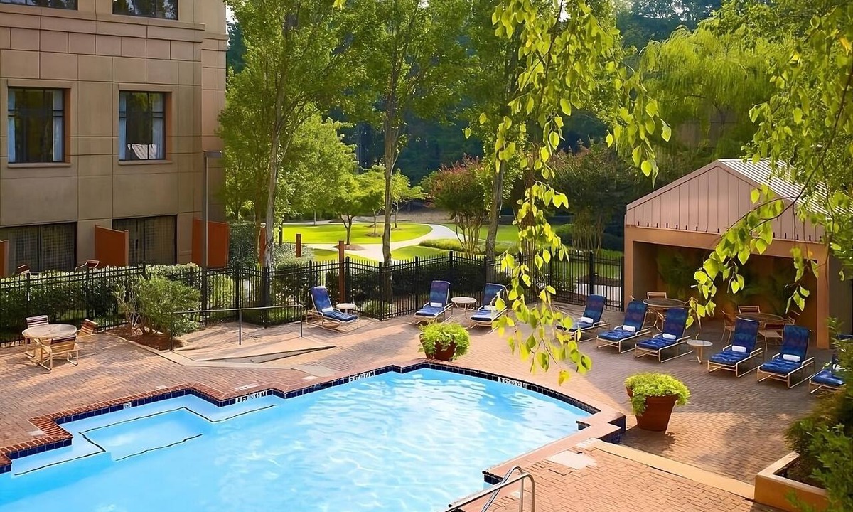 Gwinnett Place Hotel | Great Relaxing Overnight Stay! Spacious unit located in the heart of Duluth