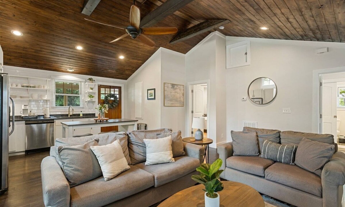 Highland Park Cottage | Greenwood Cottage | Hot Tub + Close to Downtown