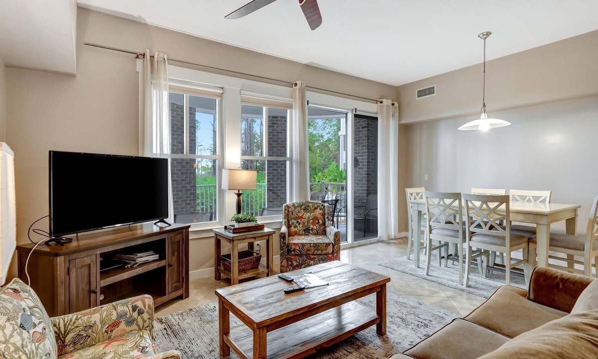 Baytowne Wharf Condo | Ground-Floor 1BR Haven ~ Golf Cart ~ Bayview ~ Near Baytowne!