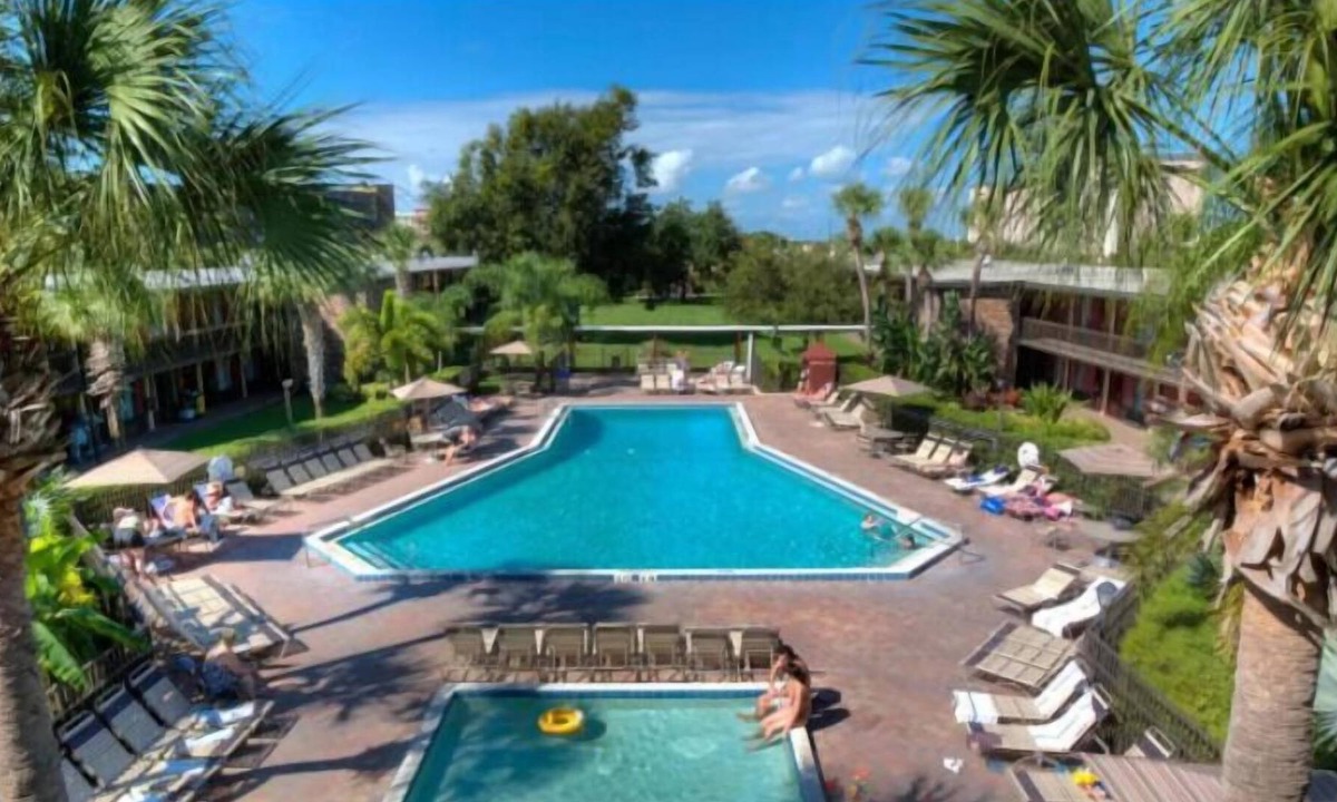 Florida Central Atlantic Coast House | Group Theme Park Adventure! Free Shuttle, Restaurant, Pool, Near Walt Disney World