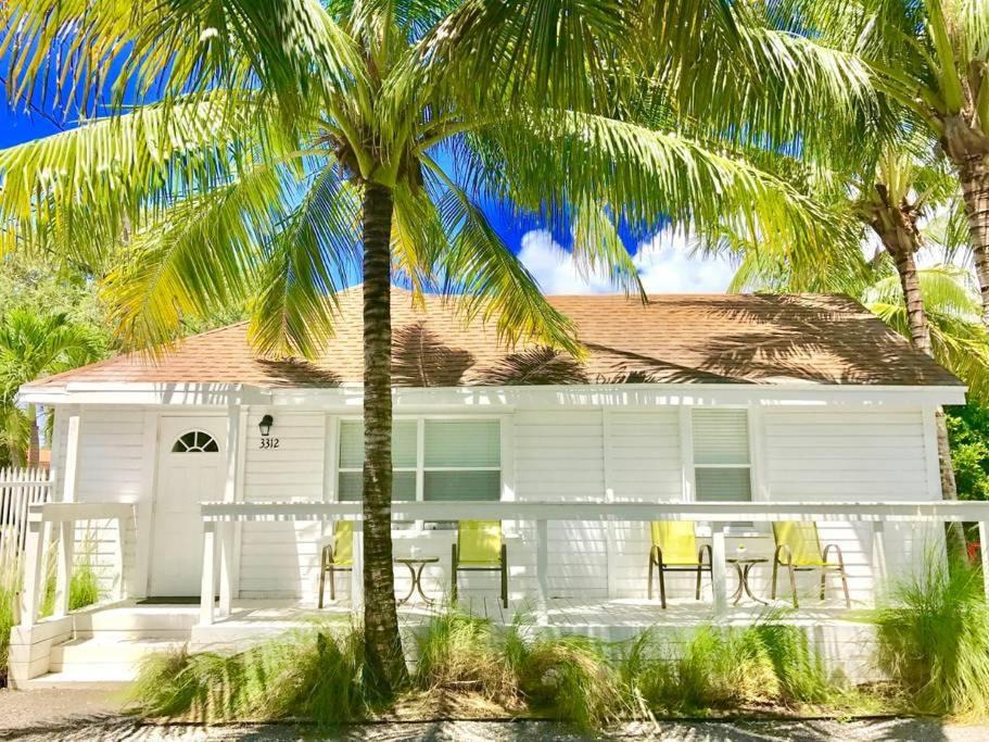 Southwest Coconut Grove Villa | Grove Bay Bungalow - 2BD/2BA Gated Cottage-Walk To Bay - Sleeps 4 - RGB201