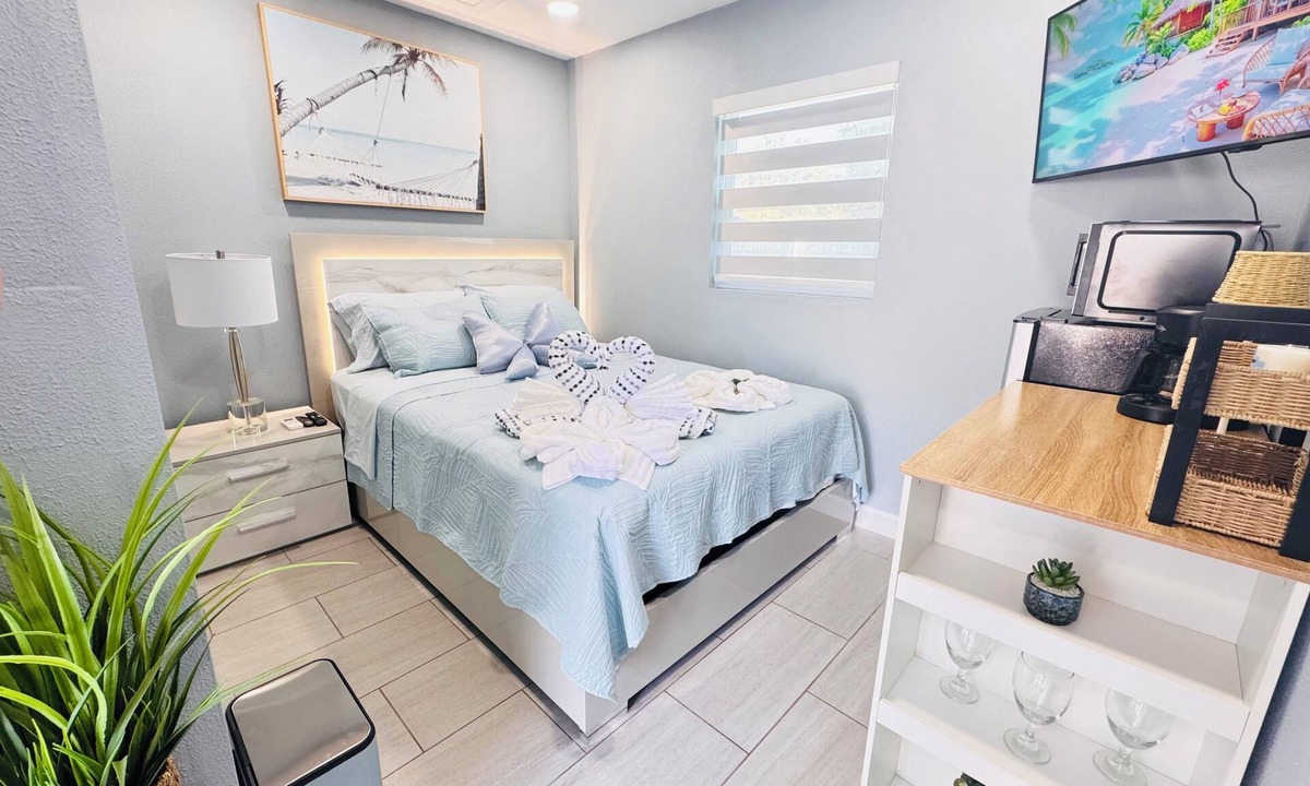 Egypt Lake-Leto House | Guesthouse Hideaway in Tampa–Close to everything-Perfect for Short Stays