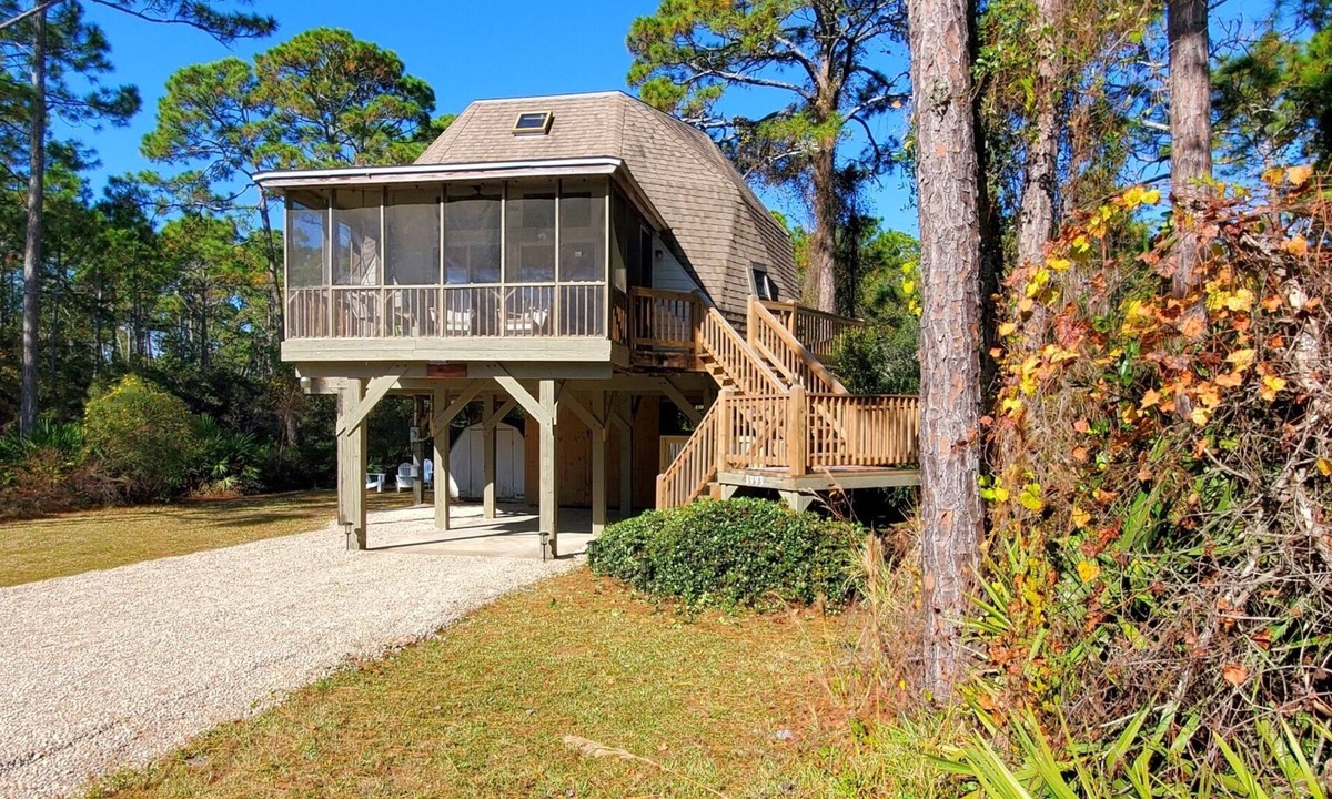 Panacea Cottage | Gulf view Geodesic Dome Cottage just a 5 minute walk to uncrowded beach!