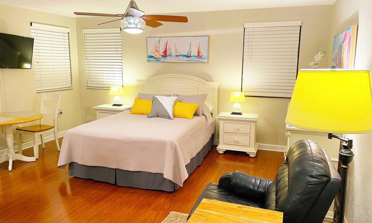 St. Pete Beach Condo | ✨ Gulf Winds Upgraded Condo — Beautiful Remodel with Queen Bed Near the Beach