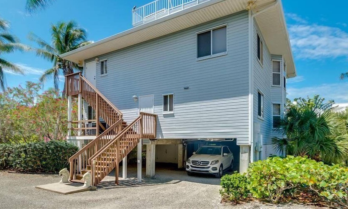 Boca Grande House | H-2740 Shore Lane by RedAwning