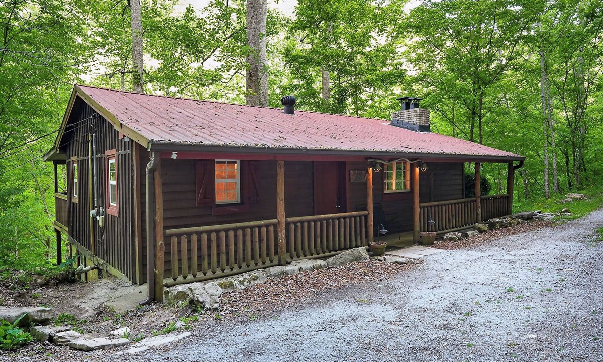 Smithville Cabin | Halls Hollow Hideaway