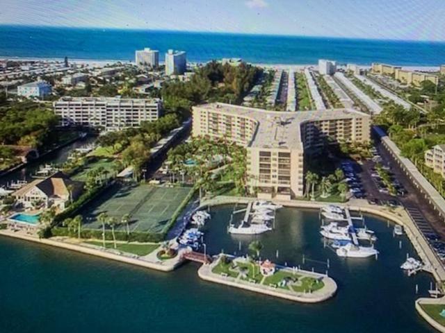 Siesta Key Apartment | Harbor Towers Yacht and Racquet Club on Siesta Key