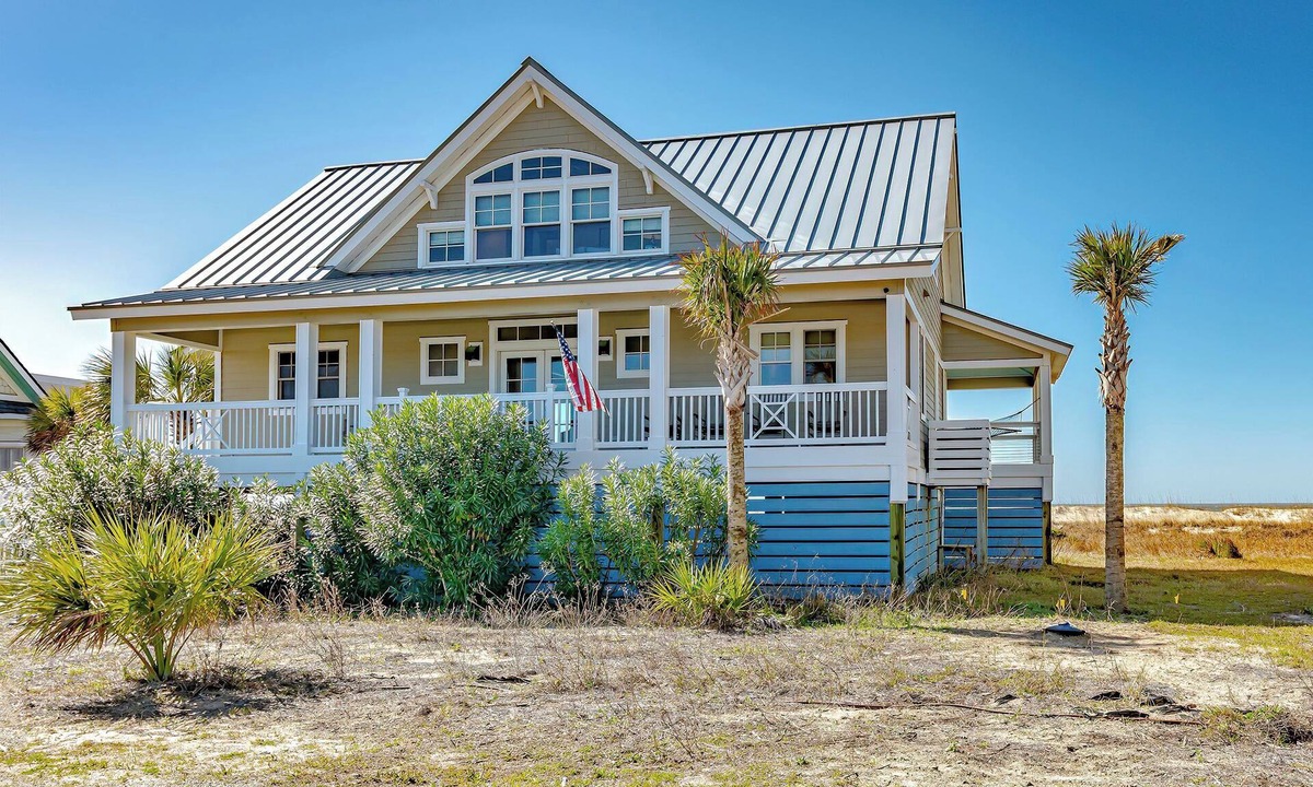 South Beach House | Harmony Cottage is a four-bedroom, 4.5 bath seaside sanctuary centrally located on Bald Head Island