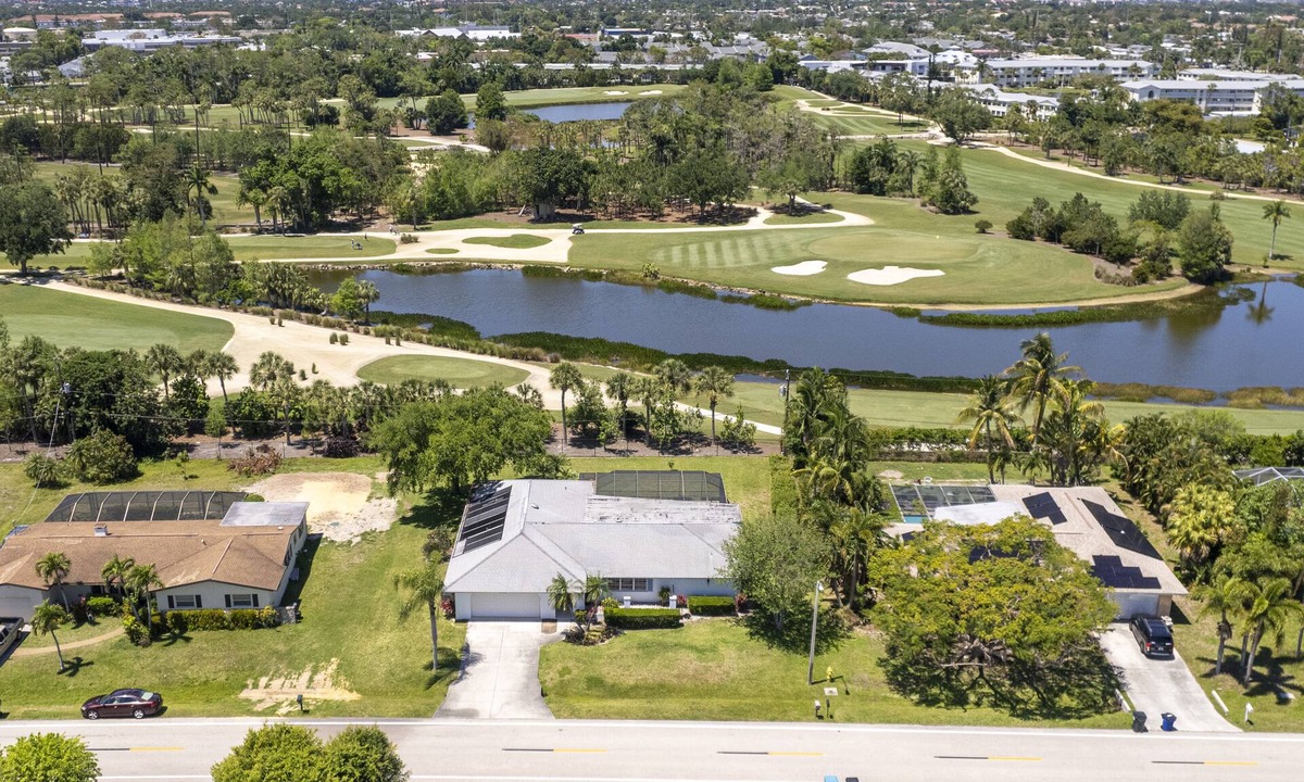 Cypress Lakes Estates House | Heated Pool ~ Charming & Comfy ~ Clean 5★ Location