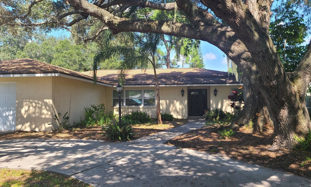 Bellevue Terrace House | Heated pool & hottub, hanging swings, lanai, beach supplies - this is Sea la Vie