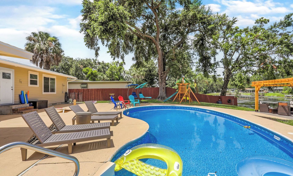 San Jose House | Heated Pool - Sleeps 9 - Lake w/Kayaks, Paddleboard - Games Galore