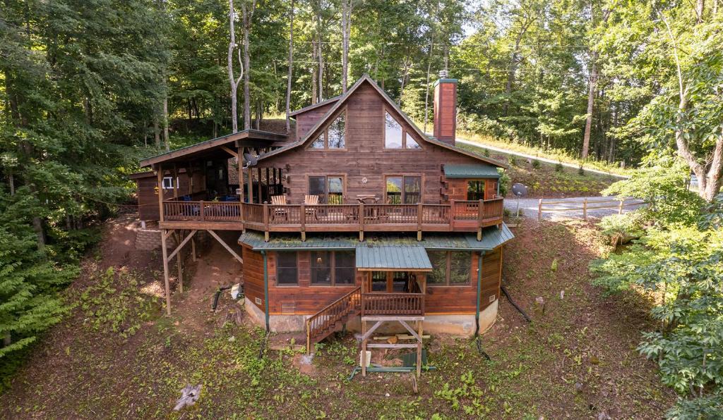 Topton Villa | Heaven Sent - Spacious Family Cabin on Lake Nantahala