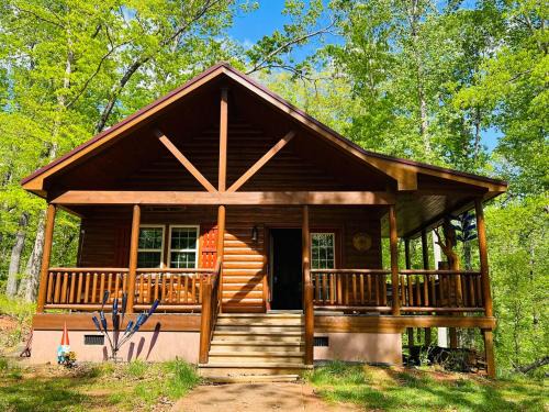 Clarkesville House | Hedgehog Hill Cabin-Helen Hideaway