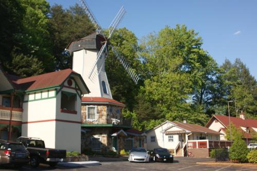 Helen Hotel | Heidi Motel - Helen