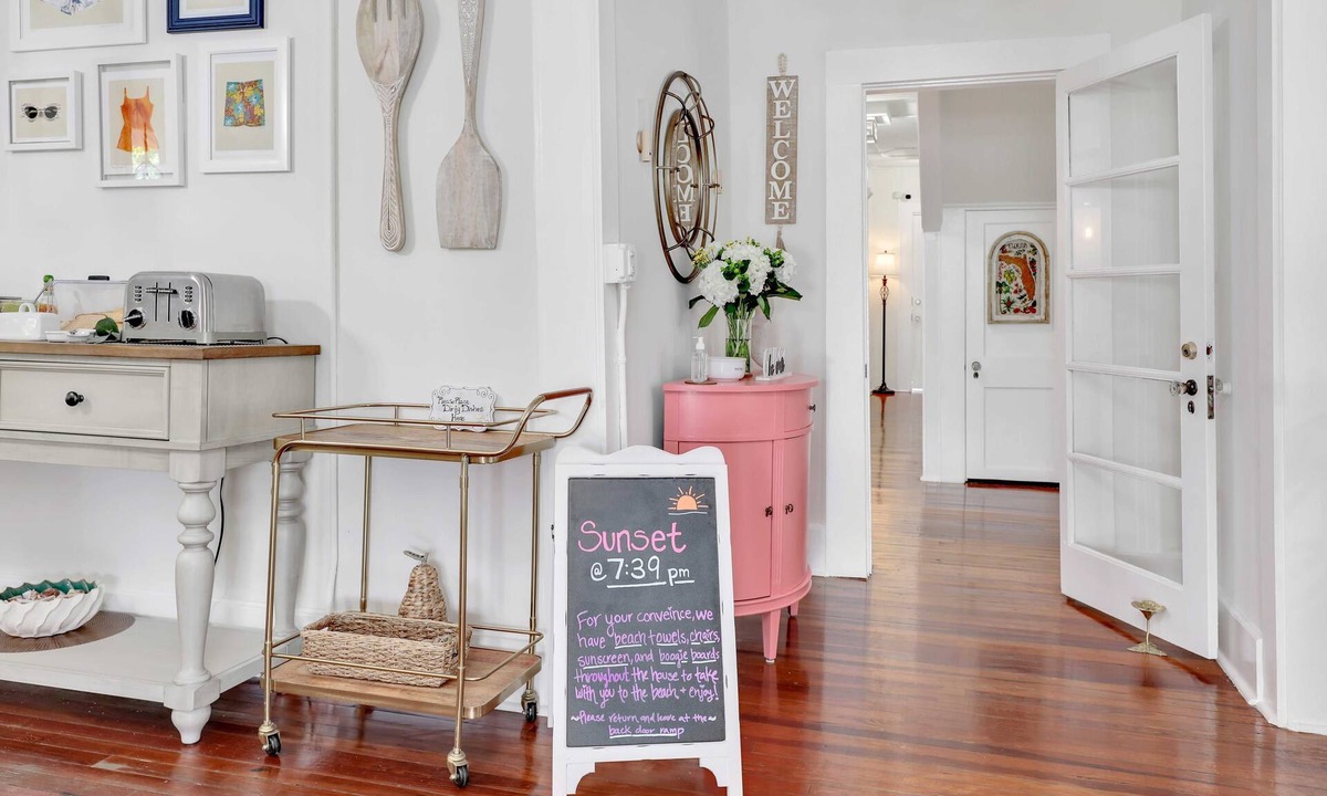 Fort Myers River District House | Hibiscus House Bed Breakfast Inn Parrot Room