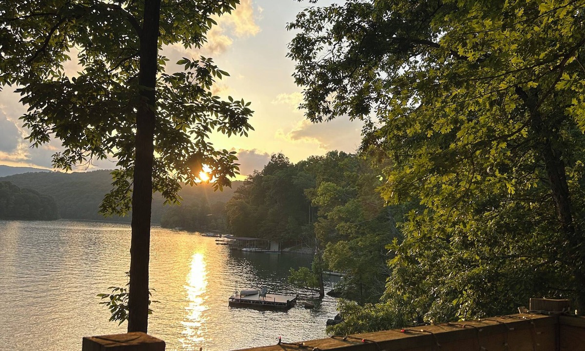 Jacksboro House | Hickory Harbor - Newly renovated lakefront retreat, sleeps 14 w/private dock