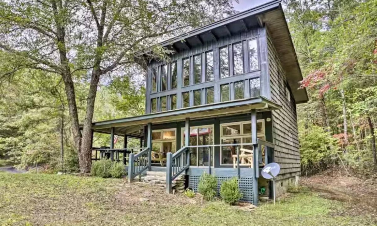 Mineral Bluff Cabin | Hideaway Pond cozy cabin for two