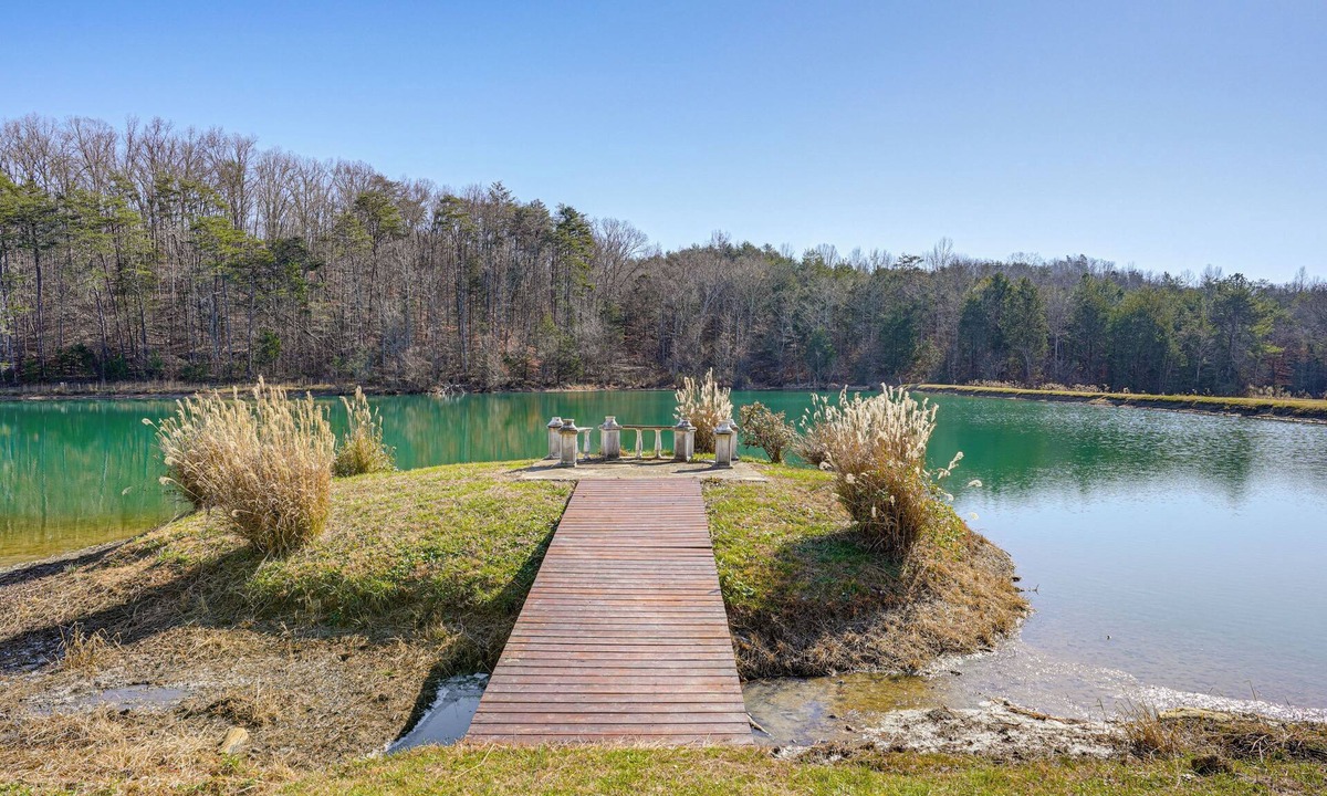 Wildwood House | Hike, Fish & Explore Chattanooga! Lake-View Home