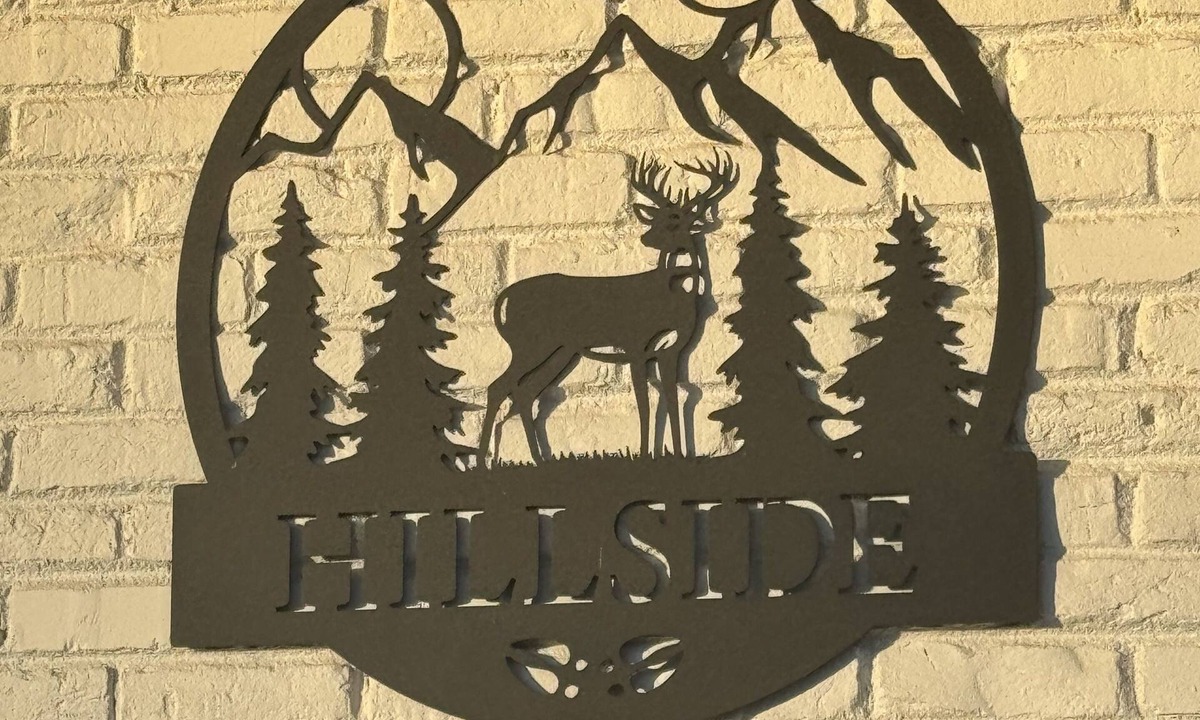 Collierville House | Hillside farmhouse Located on 50 acres