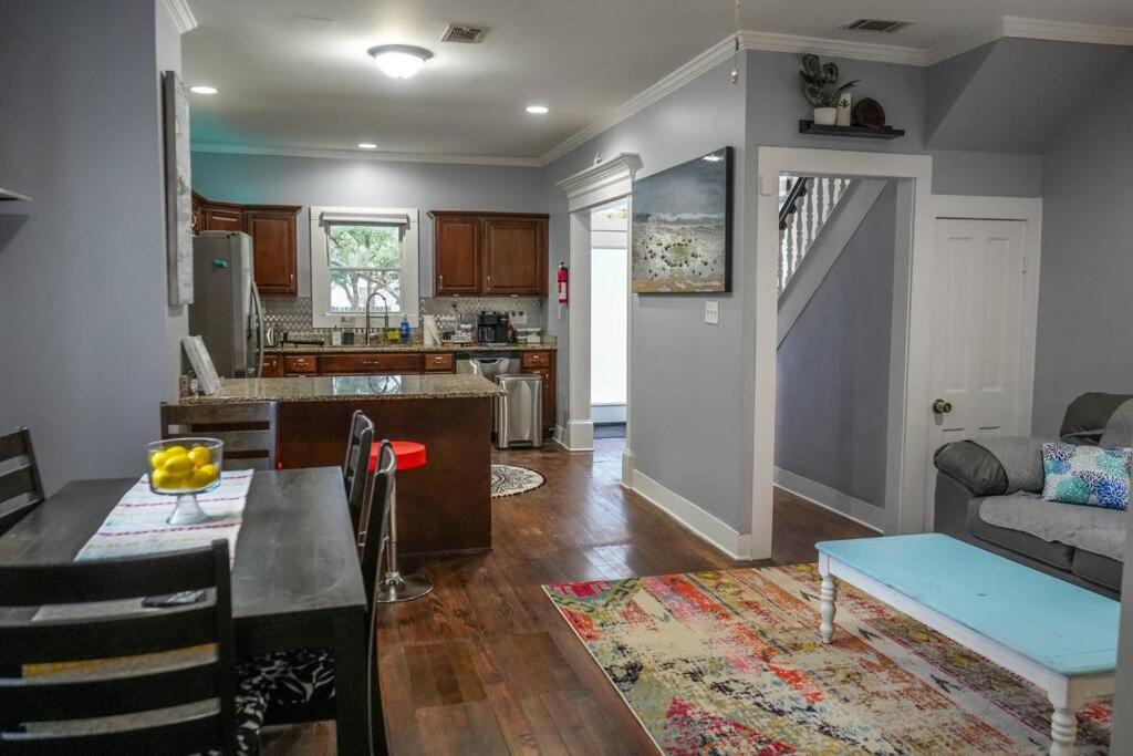 Norfolk House | Historic Coastal Haven- Pet Friendly Fast Wi-Fi