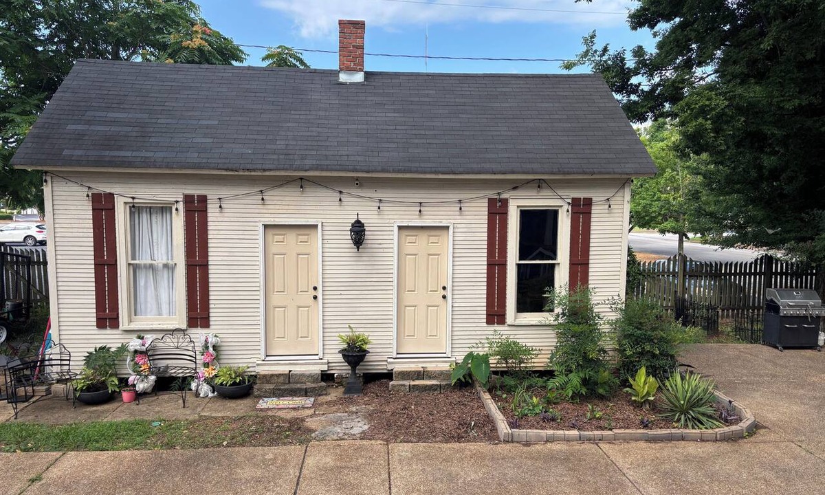 Decatur Cottage | Historic Cottage behind the Historic Knight-Irwin House