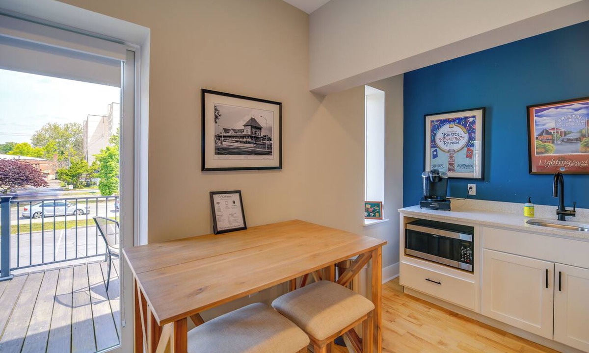 Bristol Apartment | Historic Downtown Bristol Loft - Free Parking