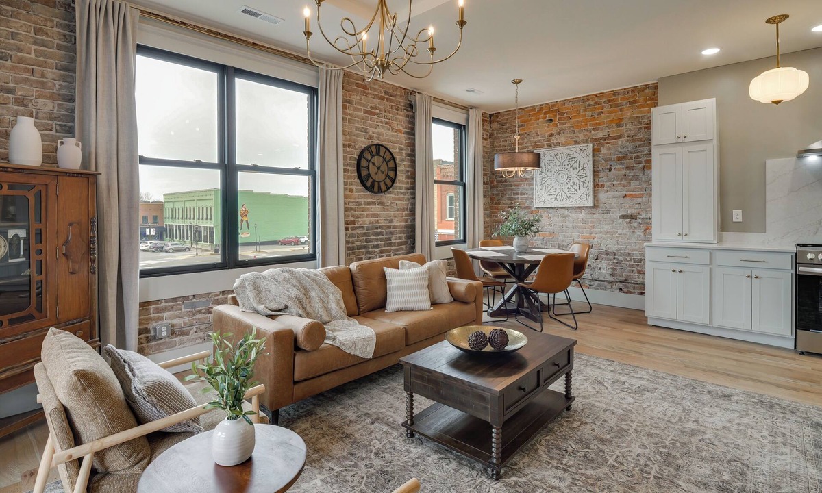 Lawrenceburg Apartment | Historic Lawrenceburg Loft: Balcony + Square Views