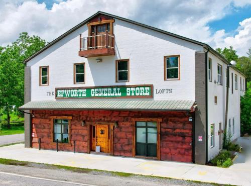 Epworth Apartment | Historic Stay Balcony Games mins to BR McCays