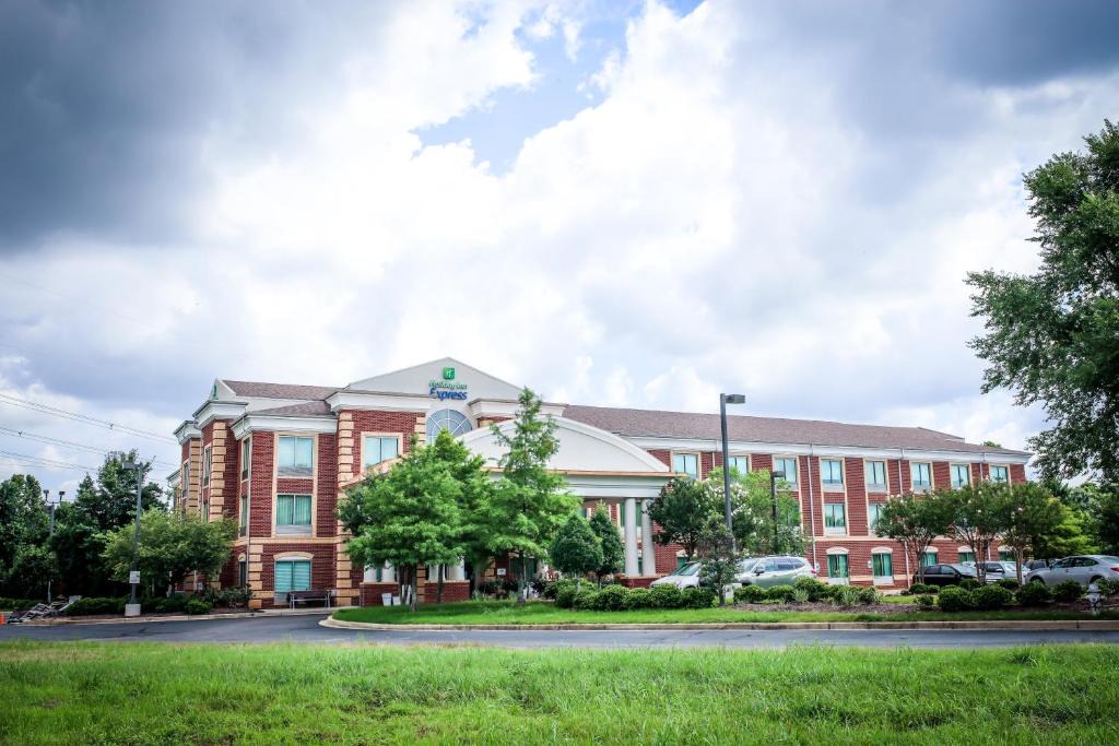 Germantown Hotel | Holiday Inn Express Hotel & Suites Memphis/Germantown by IHG