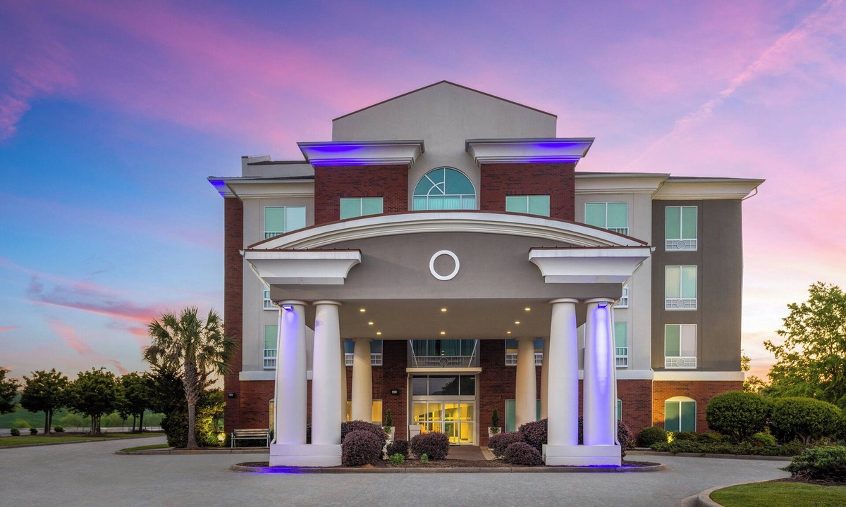 Newberry Hotel | Holiday Inn Express & Suites Newberry by IHG