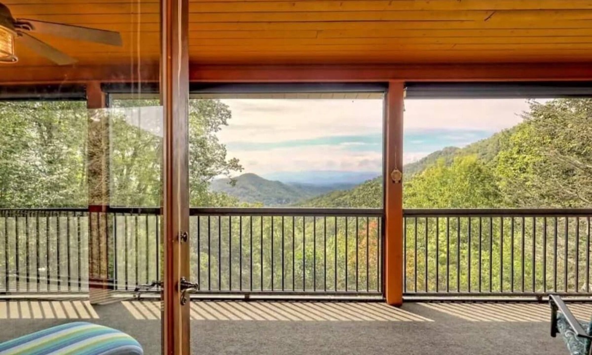 Franklin House | Holler Hideaway a 5BR Mountain Retreat