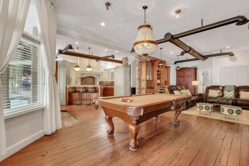 Historic Downtown Savannah House | Home at 1014