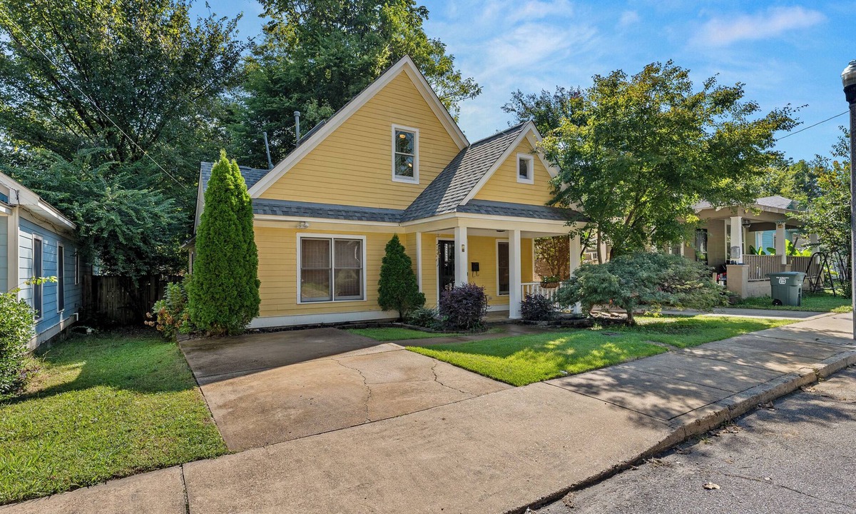 Cooper-Young Historic District House | Honey Bee House in Cooper Young 5BED 3BATH