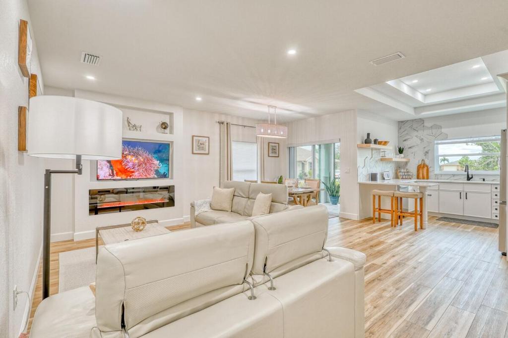 Pebble Beach Villa | Honeycomb Haven Near Ocean , Golfing , Mineral Springs