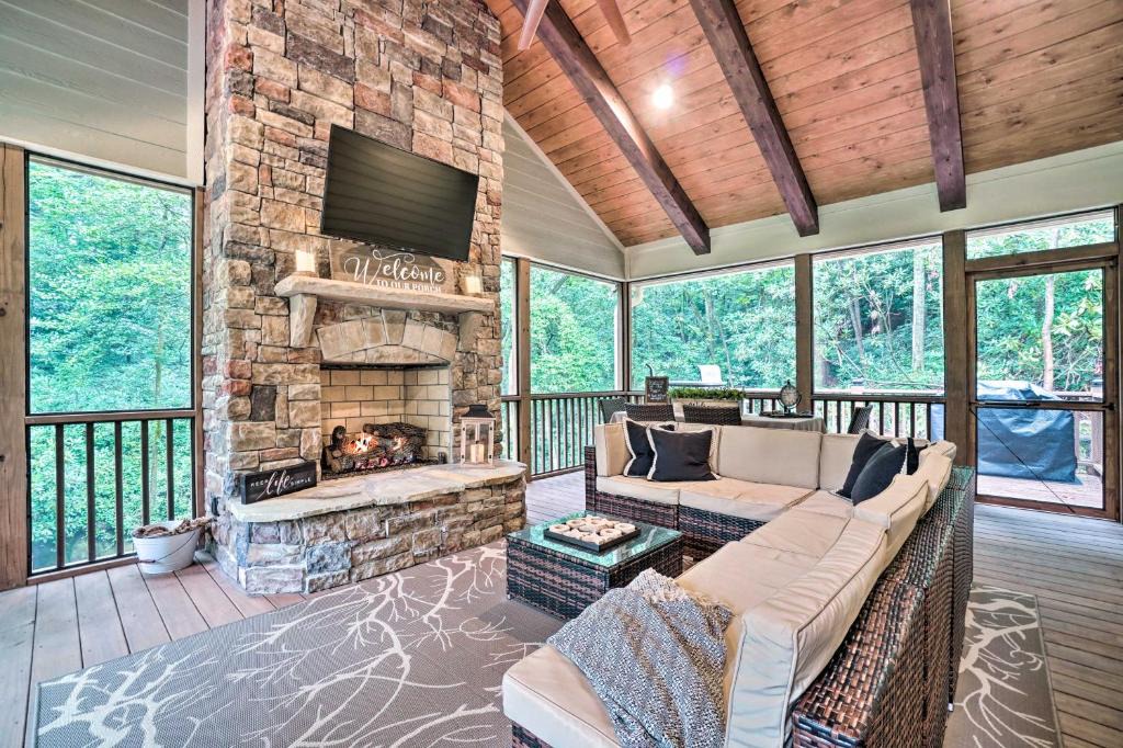 Helen House | Hootenanny at Horton Creek: Creekside Escape!