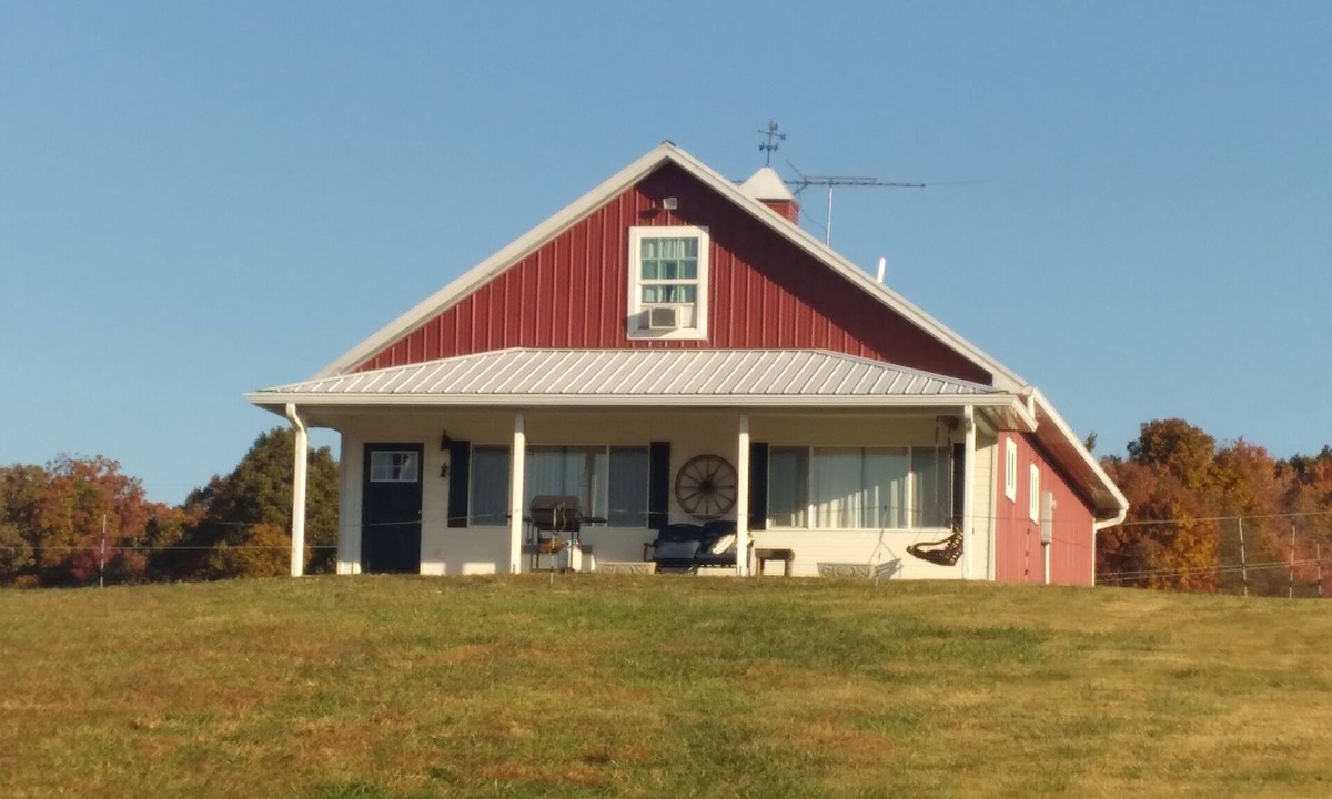Greeneville House | Horse farm with stunning mountain views!