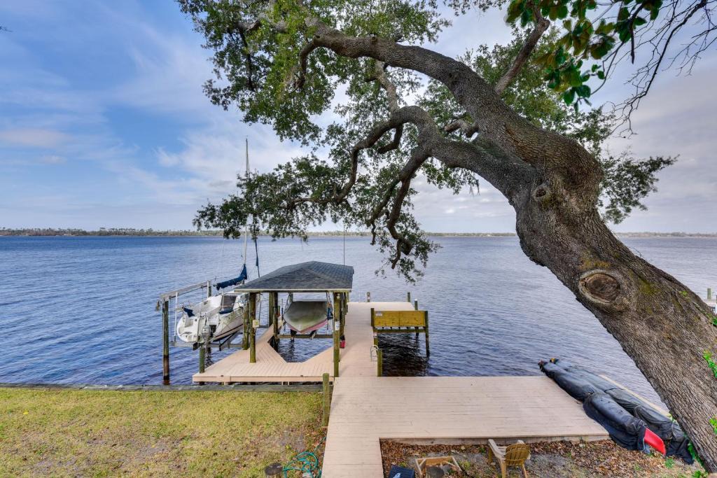Panama City House | Hot Tub and Boat Dock Getaway on Deerpoint Lake!